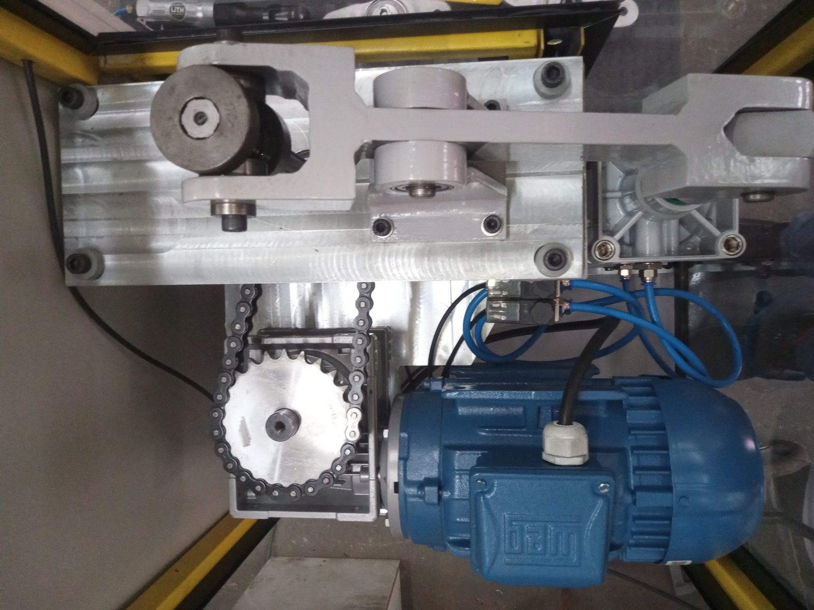 Transmissão para Movimentação · Motor com redutor e corrente